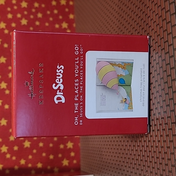 Hallmark 2021 Dr. Seuss Oh, The Places You'll Go Christmas Ornament - Picture 1 of 5
